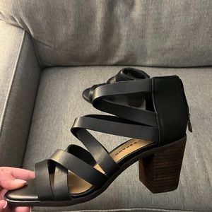 New lucky healed sandals